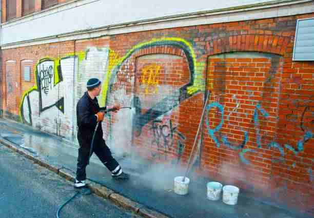 can pressure washing remove graffiti​