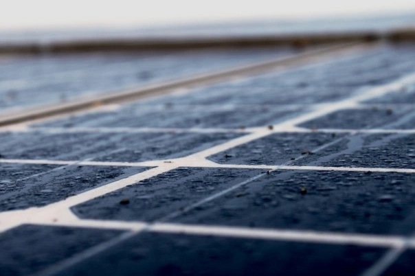 does rain clean solar panels